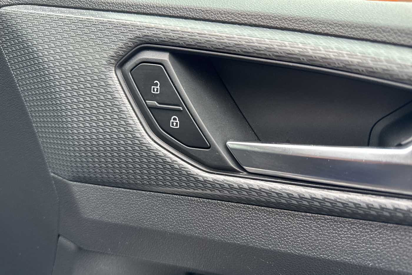 Volkswagen T-Cross 1.0 TSI (110ps) R-Line Hatchback